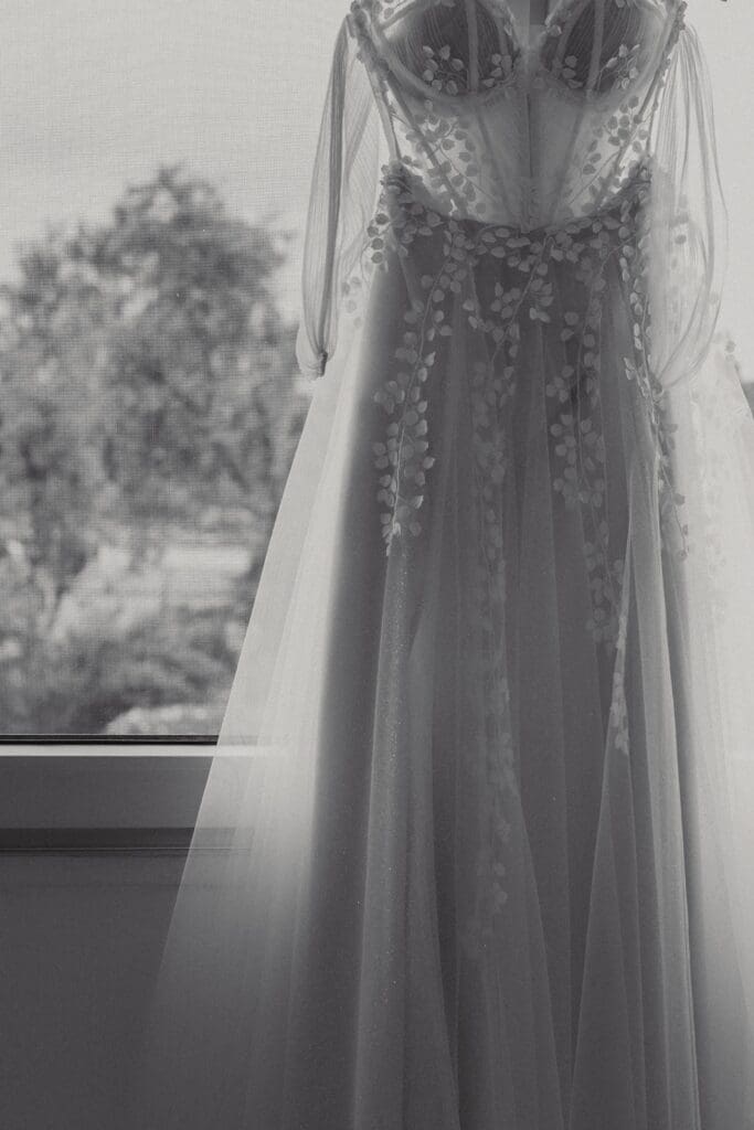 Brautkleid Detail beim Getting Ready Hochzeit bei Aachen