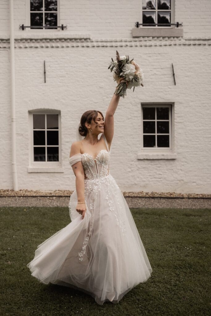 Fotoshooting Braut vor der Alte Mühle Bardenberg bei Aachen