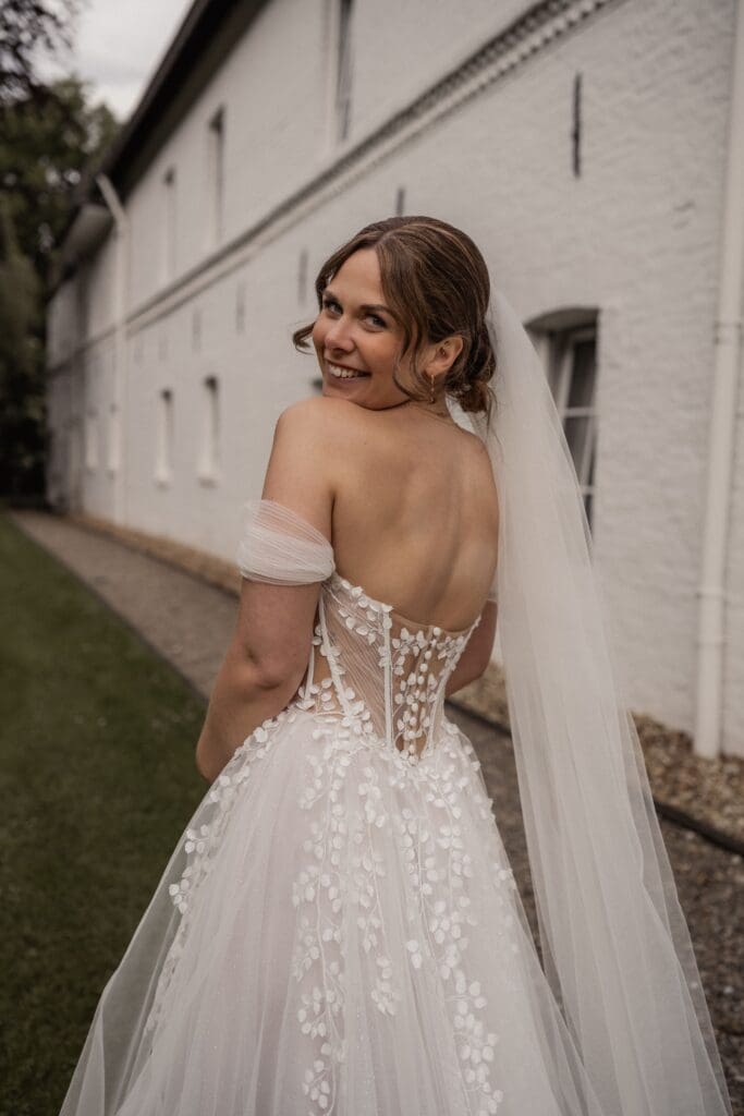 Fotoshooting Braut vor der Alte Mühle Bardenberg bei Aachen